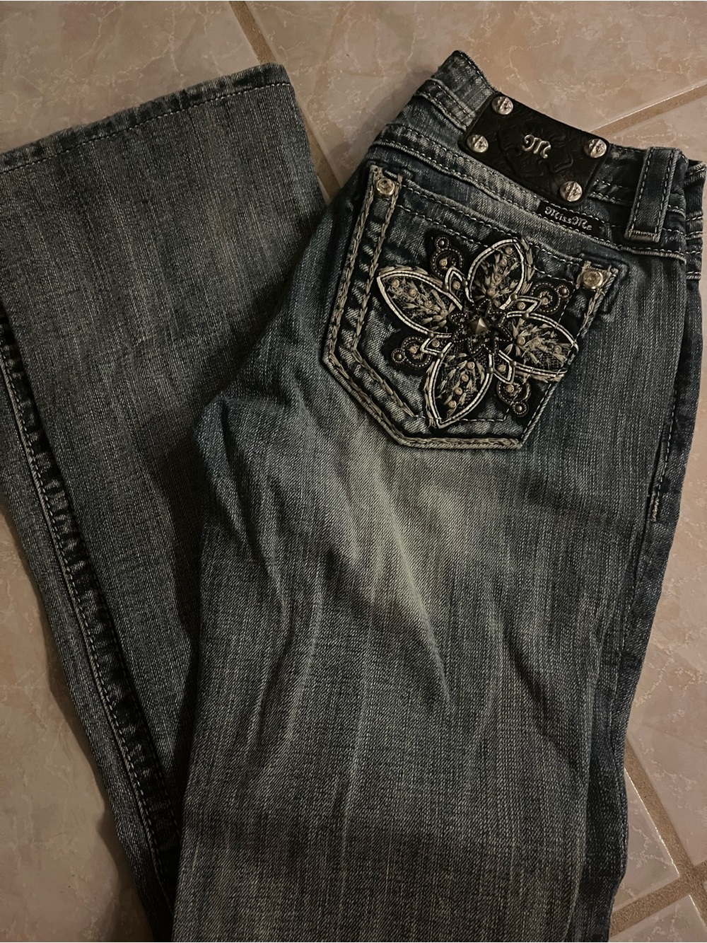 Embroidered Dark Wash Women’s Jeans - Blue
